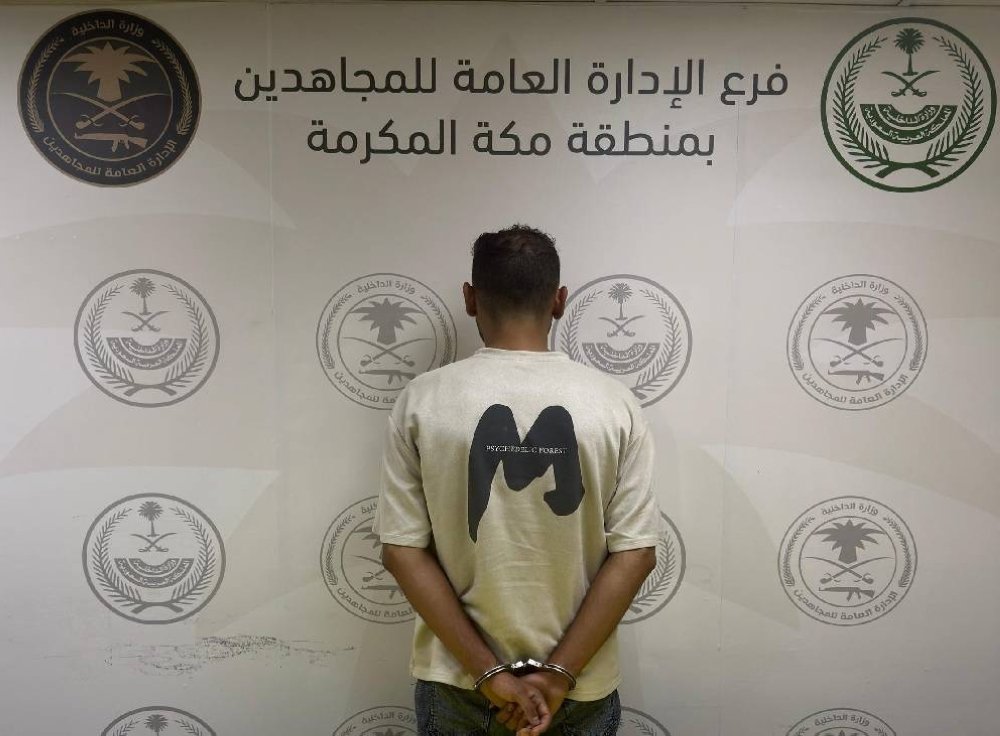 دوريات الإدارة العامة للمجاهدين بمحافظة جدة تقبض على مقيم لترويجه مادة الحشيش المخدر