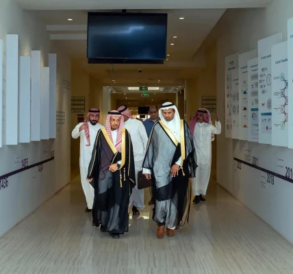 وفد من الجامعة الإسلامية بالمدينة المنورة يطلع على تجربة الجامعة الإلكترونية في التعليم المدمج
